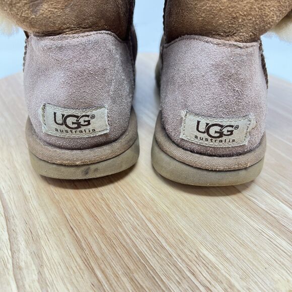 UGG Boots Classic Bailey Button Womens Sz 7 Brown Leather Sheepskin Winter 5803 - Picture 5 of 9